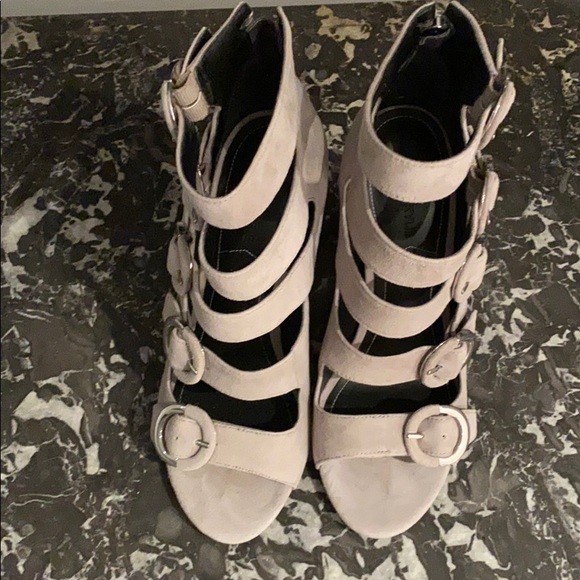 Heels - Picture 3 of 4